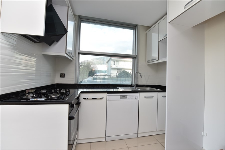 دوبلكس ارضية - تصميم غرفتين وصالة - ضمن مجمع يضم كافة الخدمات في كاستل / الانيا 