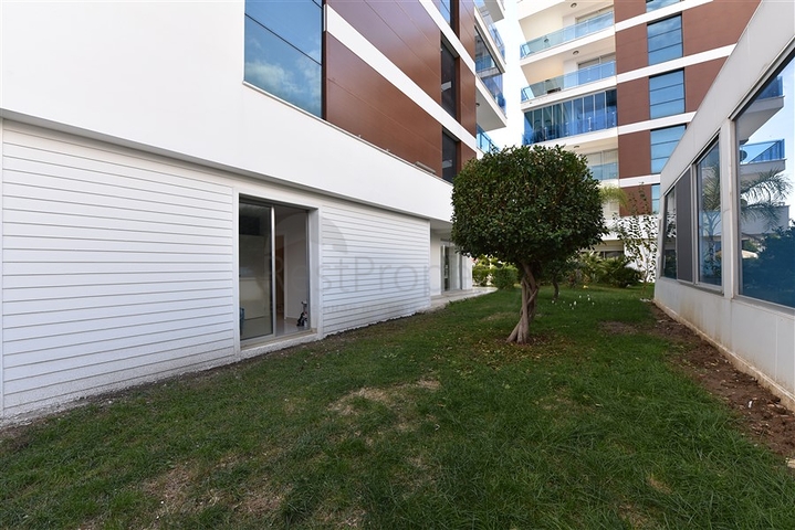 دوبلكس ارضية - تصميم غرفتين وصالة - ضمن مجمع يضم كافة الخدمات في كاستل / الانيا 