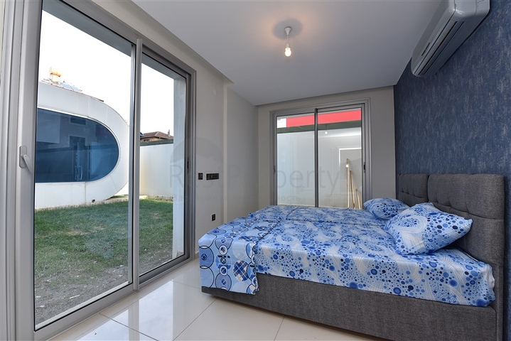 دوبلكس ارضية - تصميم غرفتين وصالة - ضمن مجمع يضم كافة الخدمات في كاستل / الانيا 