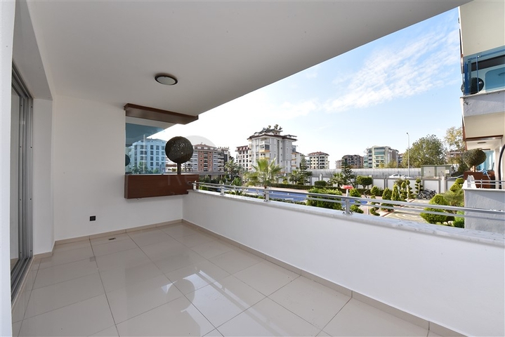 دوبلكس ارضية - تصميم غرفتين وصالة - ضمن مجمع يضم كافة الخدمات في كاستل / الانيا 