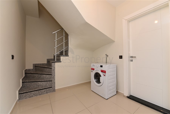 دوبلكس ارضية - تصميم غرفتين وصالة - ضمن مجمع يضم كافة الخدمات في كاستل / الانيا 