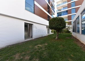 دوبلكس ارضية - تصميم غرفتين وصالة - ضمن مجمع يضم كافة الخدمات في كاستل / الانيا 