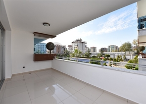 دوبلكس ارضية - تصميم غرفتين وصالة - ضمن مجمع يضم كافة الخدمات في كاستل / الانيا 