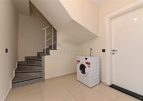 دوبلكس ارضية - تصميم غرفتين وصالة - ضمن مجمع يضم كافة الخدمات في كاستل / الانيا 