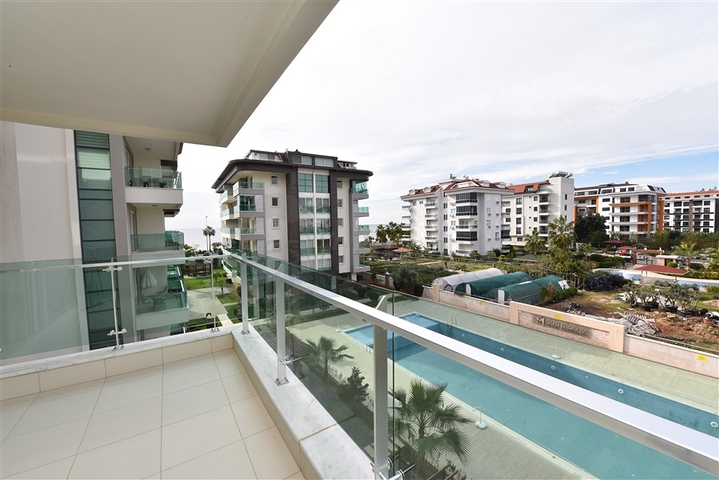 اول صف على البحر- مجمع فاخر - شقة 1+1 - في كاستل / الانيا 