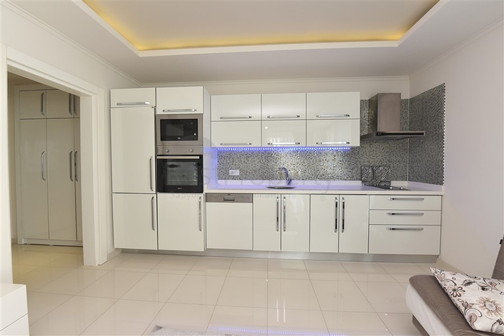 اول صف على البحر- مجمع فاخر - شقة 1+1 - في كاستل / الانيا 