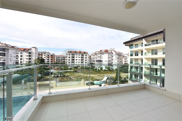 اول صف على البحر- مجمع فاخر - شقة 1+1 - في كاستل / الانيا 