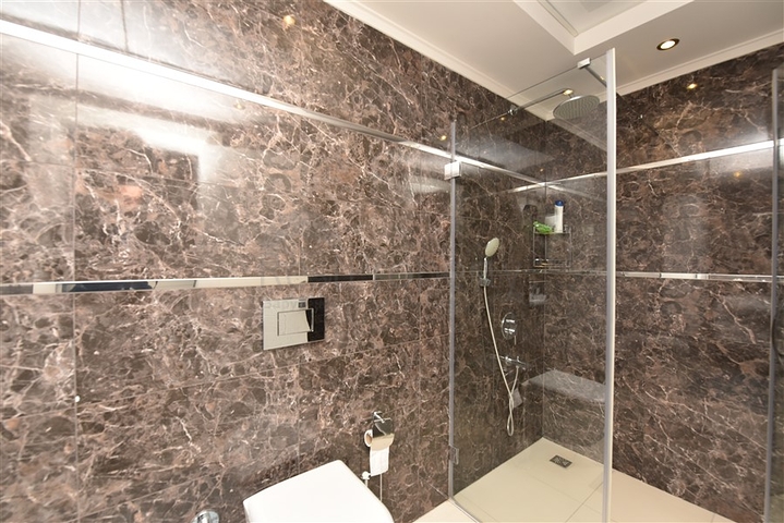 اول صف على البحر- مجمع فاخر - شقة 1+1 - في كاستل / الانيا 