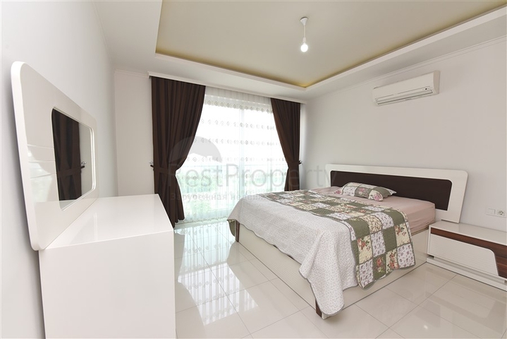 اول صف على البحر- مجمع فاخر - شقة 1+1 - في كاستل / الانيا 