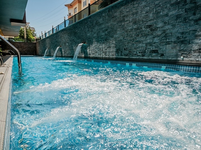 موقع مميز - مجمع جديد -شقة 1+1 في مركز الانيا 