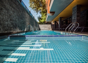 موقع مميز - مجمع جديد -شقة 1+1 في مركز الانيا 