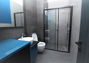 موقع مميز - مجمع جديد -شقة 1+1 في مركز الانيا 