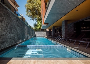 موقع مميز - مجمع جديد -شقة 1+1 في مركز الانيا 