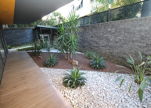 موقع مميز - مجمع جديد -شقة 1+1 في مركز الانيا 