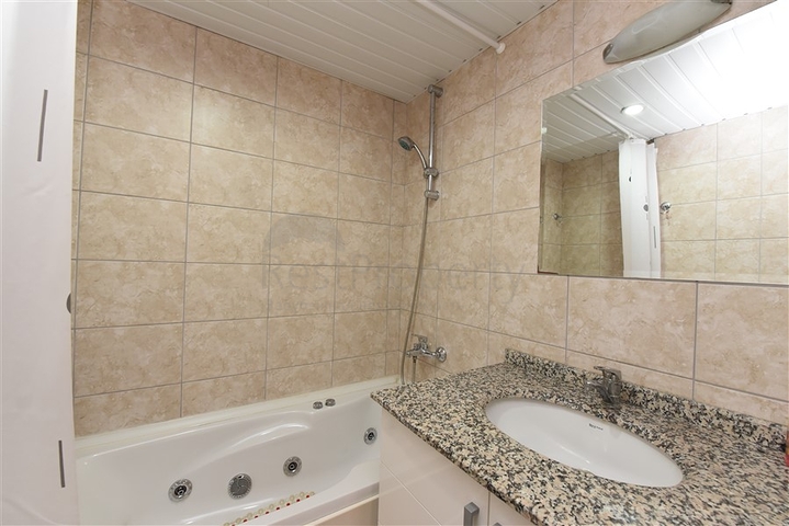 شقة غرفة وصالة ضمن مجمع في منطقة جيكجلي / الانيا 