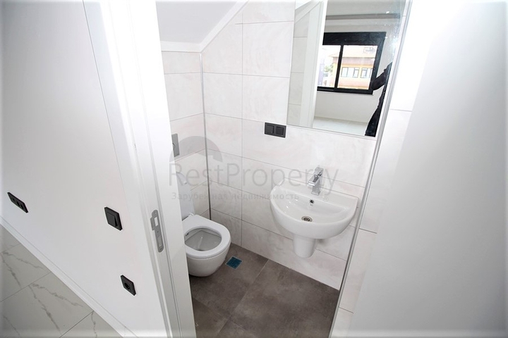 دوبلكس 2 غرفة وصالة -حديثة - في مركز الانيا 