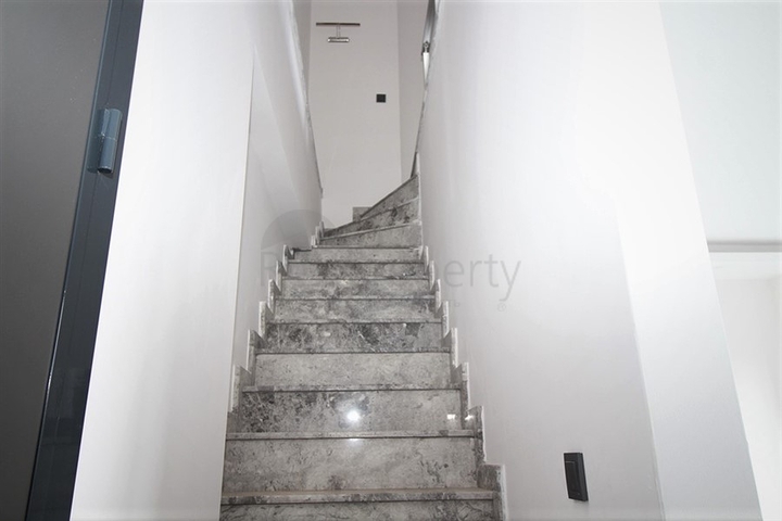 دوبلكس 2 غرفة وصالة -حديثة - في مركز الانيا 