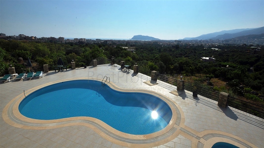 اطلالة بحر وقلعة -شقة غرفتين وصالة في منطقة اوبا / الانيا 