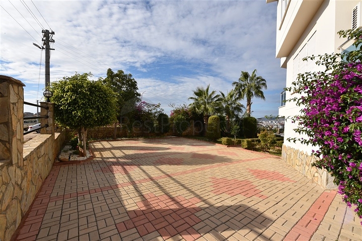 اطلالة بحر وقلعة -شقة غرفتين وصالة في منطقة اوبا / الانيا 