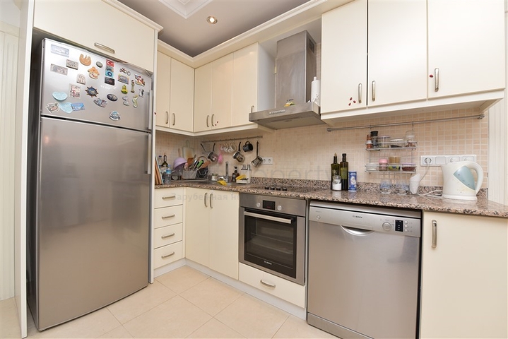 اطلالة بحر وقلعة -شقة غرفتين وصالة في منطقة اوبا / الانيا 