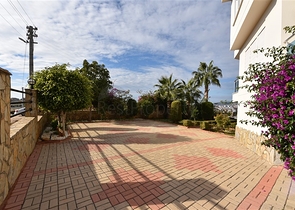 اطلالة بحر وقلعة -شقة غرفتين وصالة في منطقة اوبا / الانيا 