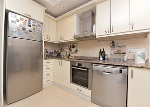 اطلالة بحر وقلعة -شقة غرفتين وصالة في منطقة اوبا / الانيا 