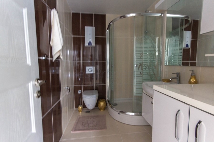 اطلالة بحر - مجمع فاخر - شقة غرفتين وصالة مفروشة - في كارجي جاك / الانيا 