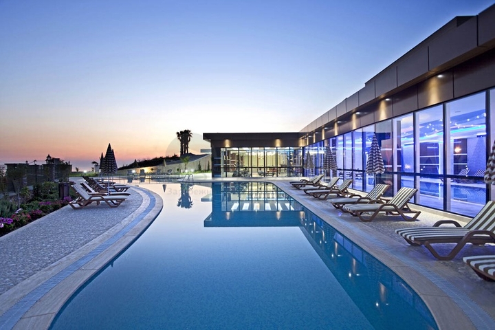 اطلالة بحر - مجمع فاخر - شقة غرفتين وصالة مفروشة - في كارجي جاك / الانيا 