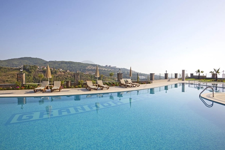 اطلالة بحر - مجمع فاخر - شقة غرفتين وصالة مفروشة - في كارجي جاك / الانيا 