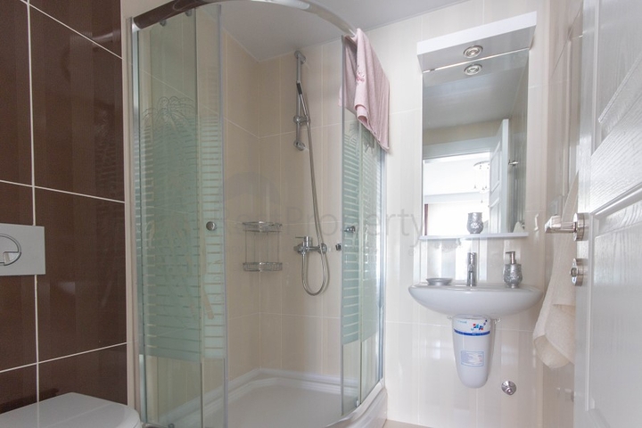 اطلالة بحر - مجمع فاخر - شقة غرفتين وصالة مفروشة - في كارجي جاك / الانيا 