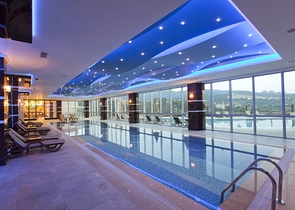 اطلالة بحر - مجمع فاخر - شقة غرفتين وصالة مفروشة - في كارجي جاك / الانيا 