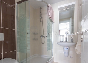 اطلالة بحر - مجمع فاخر - شقة غرفتين وصالة مفروشة - في كارجي جاك / الانيا 