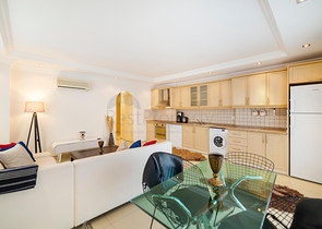 اطلالة مفتوحة -شقة غرفتين وصالة مع الاثاث - ضمن مجمع - في مهموتلار / الانيا 