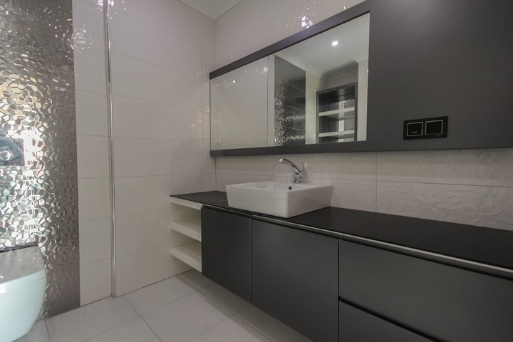 اطلالة بحرية ساحرة - شقة فاخرة ضمن مجمع اول صف على البحر - 2 غرفة وصالة - كارجي جاك / الانيا 