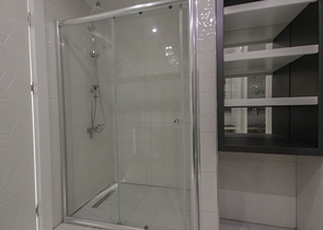 اطلالة بحرية ساحرة - شقة فاخرة ضمن مجمع اول صف على البحر - 2 غرفة وصالة - كارجي جاك / الانيا 