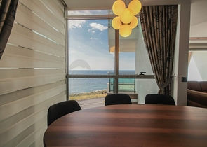 اطلالة بحرية ساحرة - شقة فاخرة ضمن مجمع اول صف على البحر - 2 غرفة وصالة - كارجي جاك / الانيا 