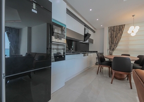 اطلالة بحرية ساحرة - شقة فاخرة ضمن مجمع اول صف على البحر - 2 غرفة وصالة - كارجي جاك / الانيا 