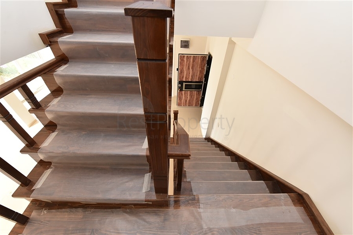 ضمن منطقة كاستل - شقق ودوبلكس - ضمن مجمع حديث / الانيا 