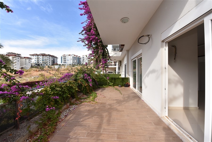 ضمن منطقة كاستل - شقق ودوبلكس - ضمن مجمع حديث / الانيا 