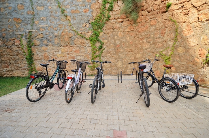 ضمن منطقة كاستل - شقق ودوبلكس - ضمن مجمع حديث / الانيا 