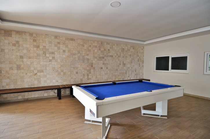 ضمن منطقة كاستل - شقق ودوبلكس - ضمن مجمع حديث / الانيا 