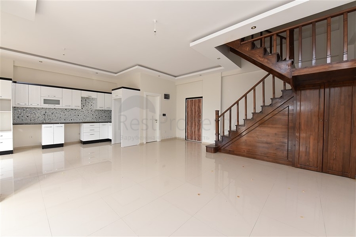 ضمن منطقة كاستل - شقق ودوبلكس - ضمن مجمع حديث / الانيا 