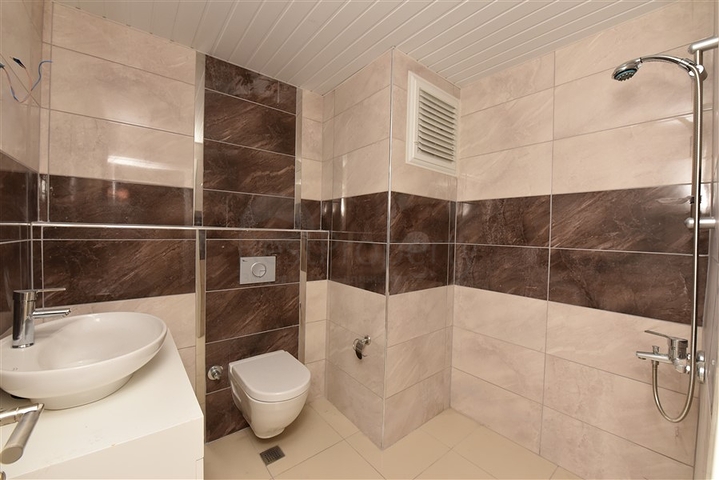 ضمن منطقة كاستل - شقق ودوبلكس - ضمن مجمع حديث / الانيا 