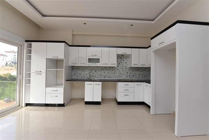 ضمن منطقة كاستل - شقق ودوبلكس - ضمن مجمع حديث / الانيا 