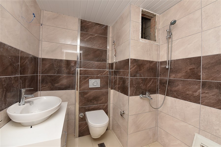 ضمن منطقة كاستل - شقق ودوبلكس - ضمن مجمع حديث / الانيا 