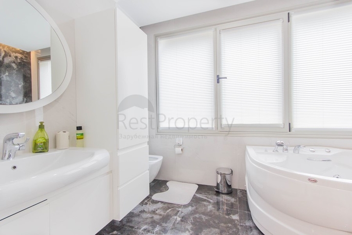 اطلالة بحرية ساحرة - مجمع فاخر ضمن اول صف على البحر - شقة 2 غرفة وصالة - في كارجي جاك / الانيا 