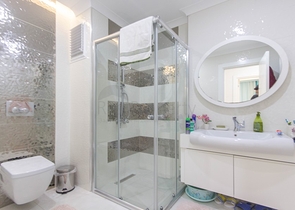 اطلالة بحرية ساحرة - مجمع فاخر ضمن اول صف على البحر - شقة 2 غرفة وصالة - في كارجي جاك / الانيا 