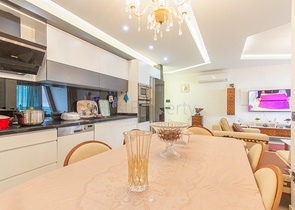 اطلالة بحرية ساحرة - مجمع فاخر ضمن اول صف على البحر - شقة 2 غرفة وصالة - في كارجي جاك / الانيا 