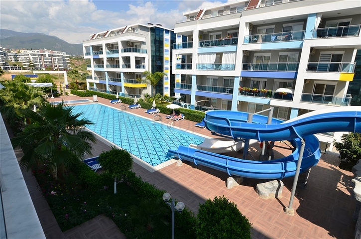 مع تراس واسع - شقة دوبلكس ارضية - ضمن مجمع فخم - في كاستل / الانيا 