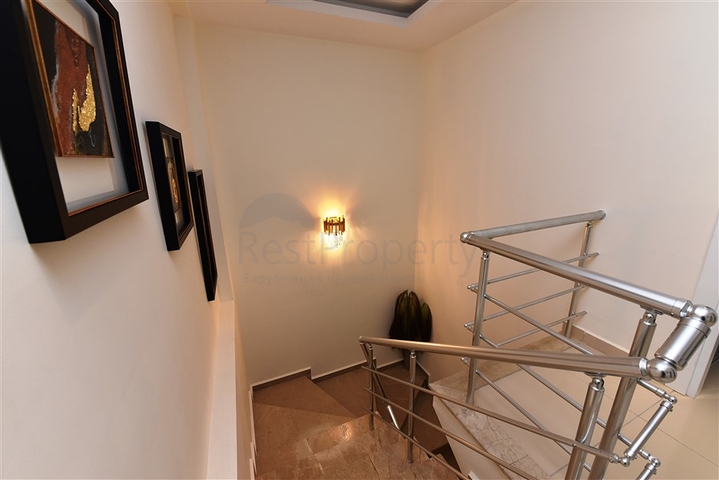 مع تراس واسع - شقة دوبلكس ارضية - ضمن مجمع فخم - في كاستل / الانيا 